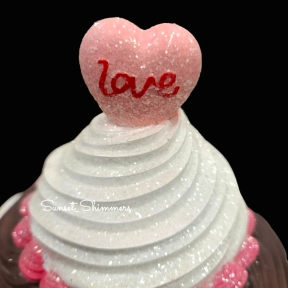 Christmas Pink Light Up Sugared Chocolate CUPCAKE GINGERBREAD House New - Picture 3 of 14